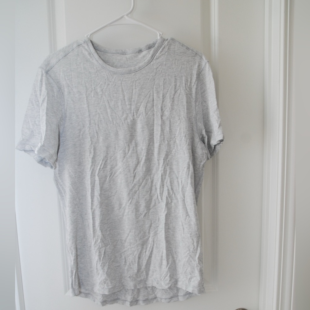Men’s Lululemon t-shirt. Size Medium.